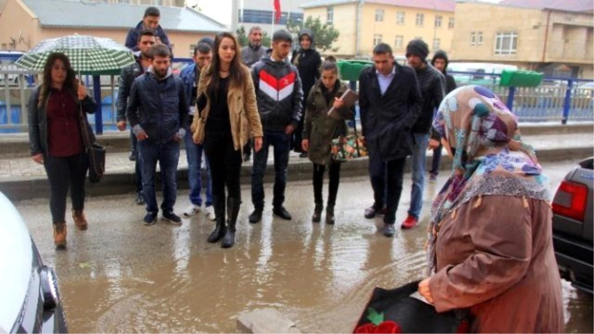 Erzurum\'da Kısa Süreli Sağanak Yağış, Sele Dönüştü