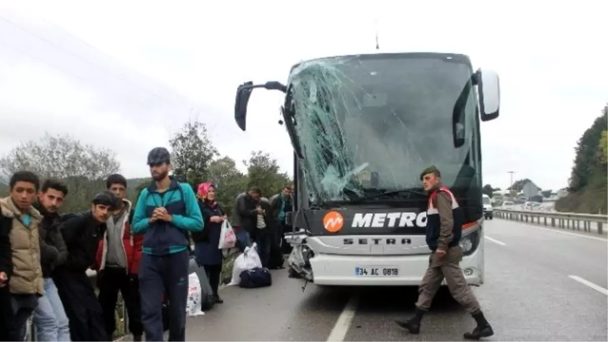 Frenleri Tutmayan Otobüs 6 Aracı Biçti: 3 Yaralı