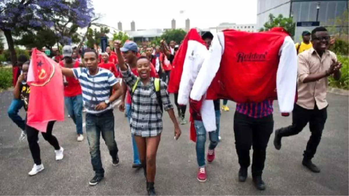 Güney Afrika\'da Harç Protestoları Dersleri Durdurdu