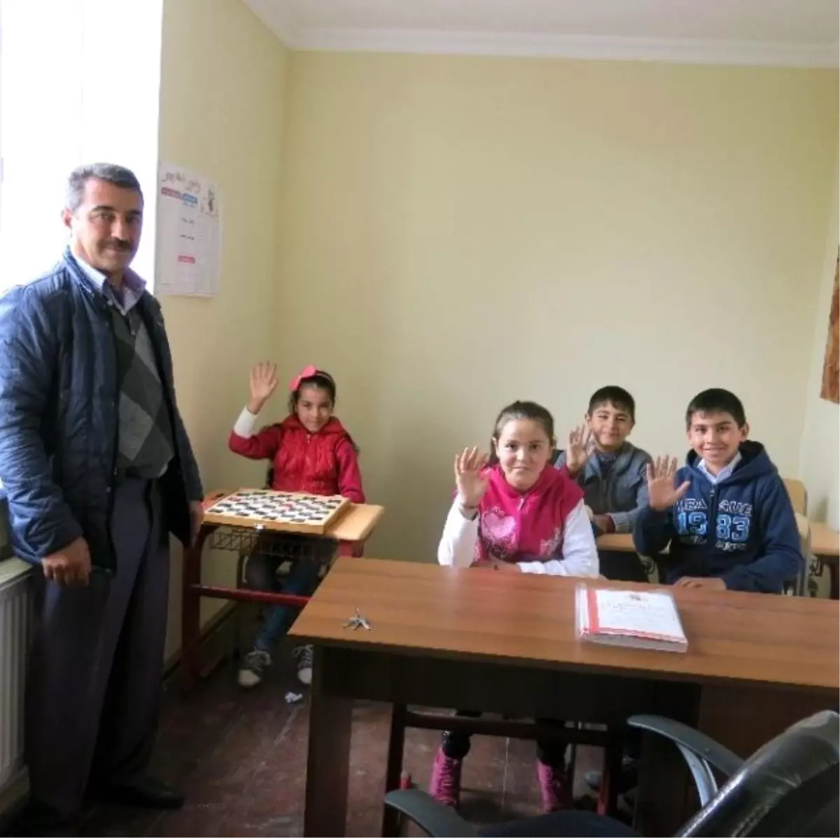 Gürcistan\'da Köy Okuluna Tadilat ve Donanım Desteği