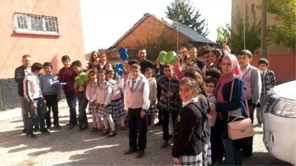 Hakkâri\'de Öğrencilere Hayvan Sevgisi Aşılanıyor