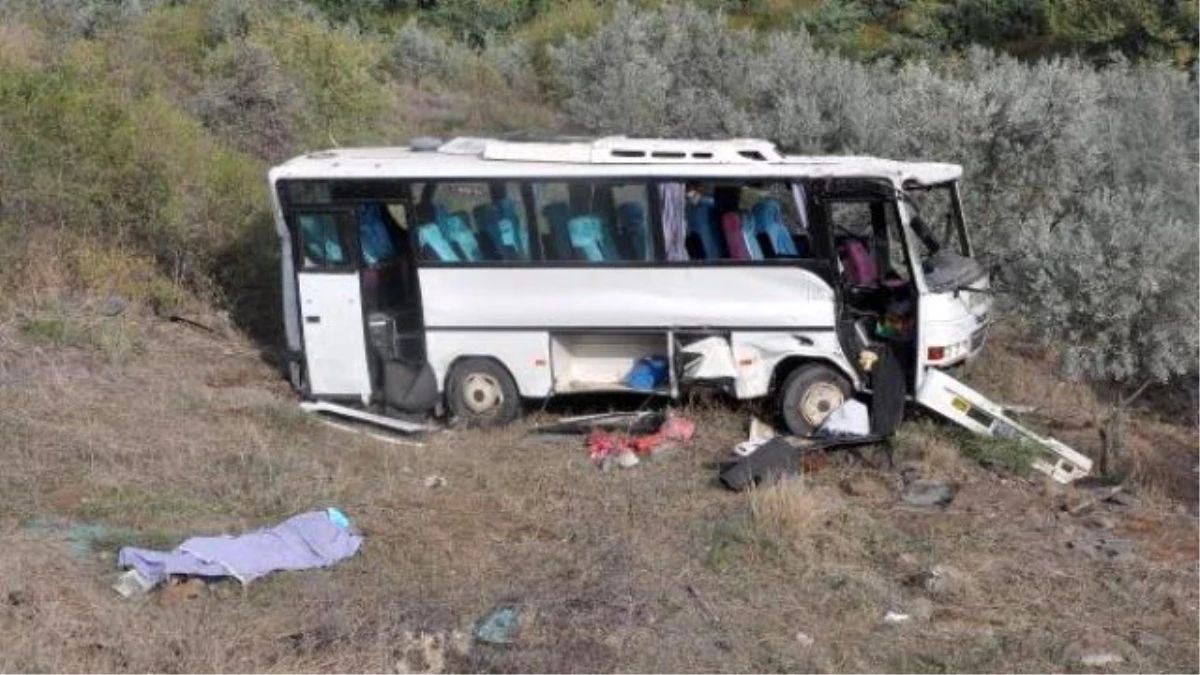 İşçileri Taşıyan Minibüs Şarampole Yuvarlandı: 2 Ölü, 16 Yaralı