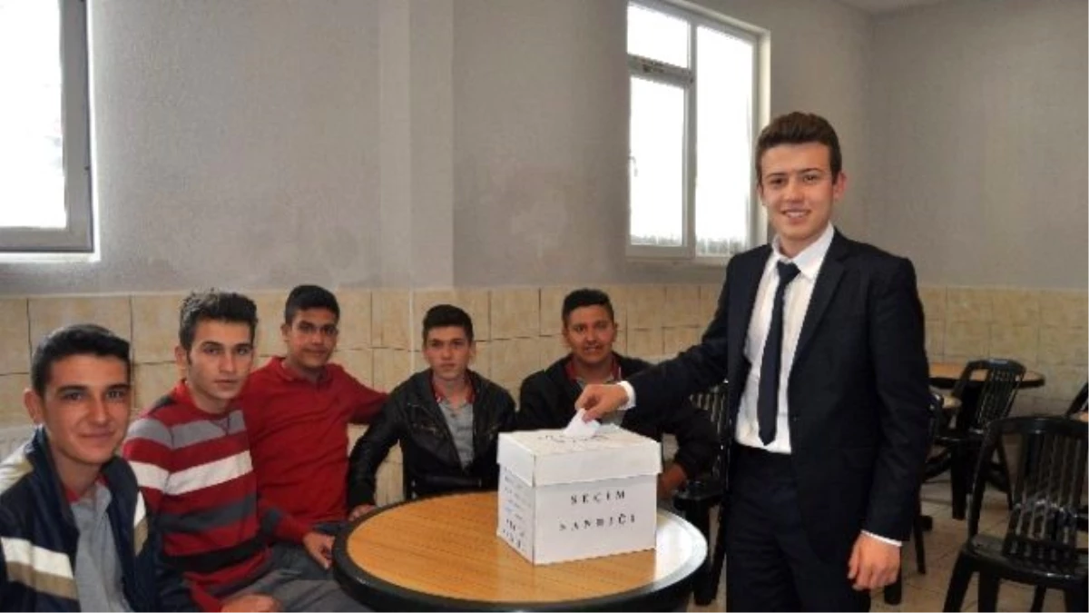 Korkuteli Anadolu İmam Hatip Lisesi\'nde Başkanlık Seçimi