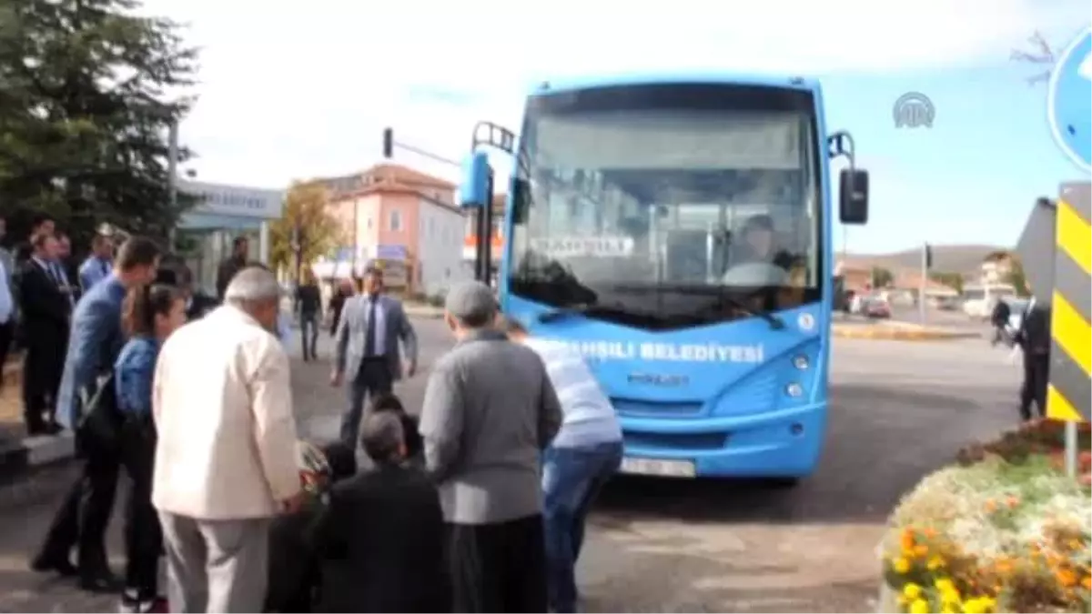 Midibüsün Altında Kalan Kadın Ağır Yaralandı