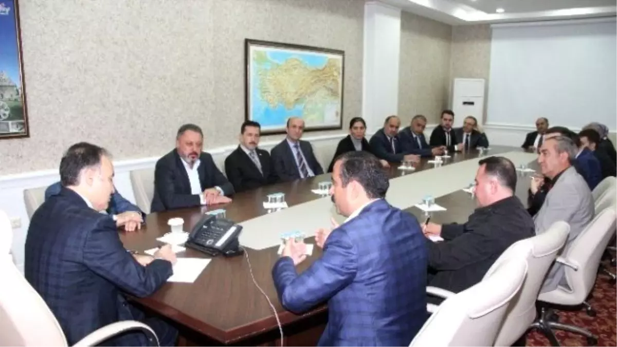 Sağlık Sen Genel Başkanı Memiş, Erzurum Valisi Ahmet Altıparmak\'ı Ziyaret Etti