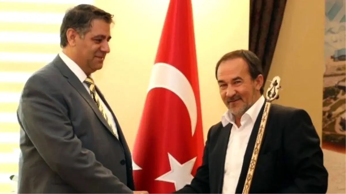 Sanatçı Arslanbek Sultanbekov'dan Rektör Polat'a Ziyaret