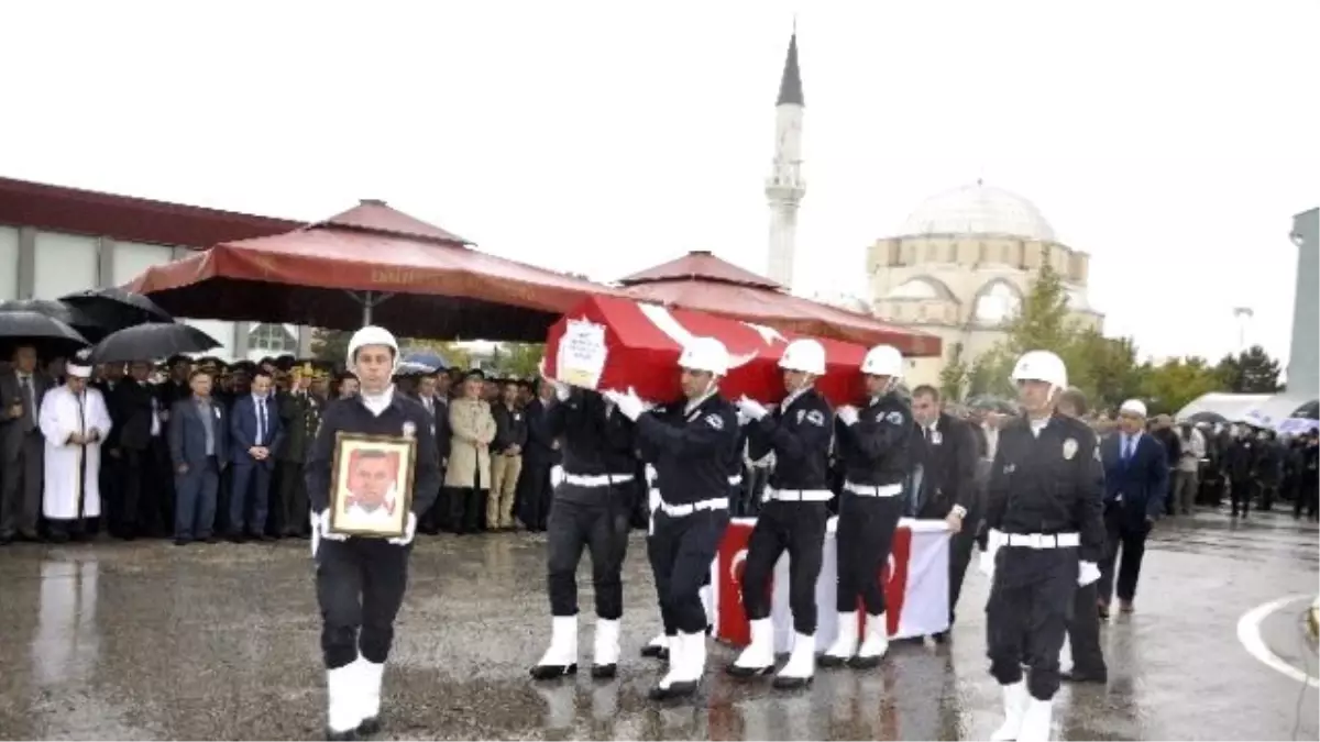 Şehit Polis Son Yolculuğuna Uğurlandı