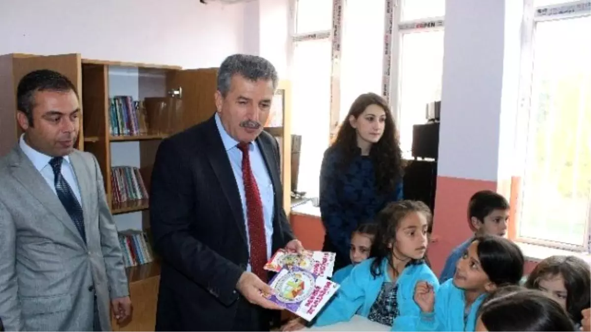 Sosyal Medya Aracılığıyla Sınıfına Kitaplık Kazandırdı