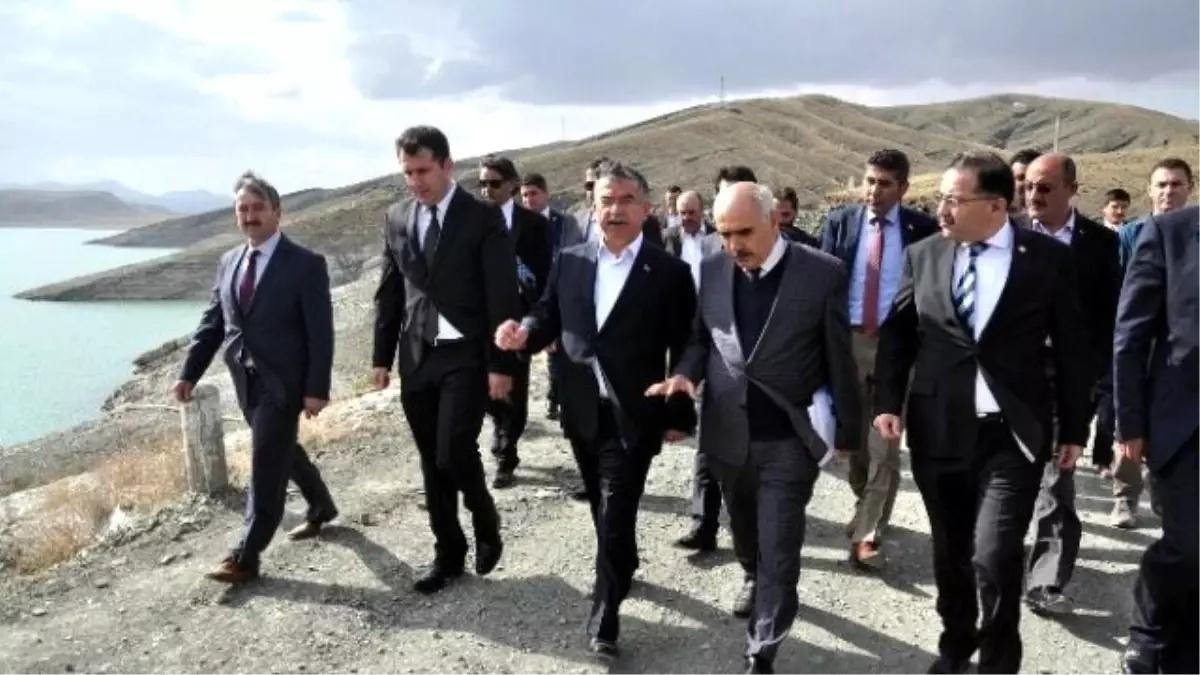 TBMM Başkanı Yılmaz, Ulaş İlçesinde Ziyaretlerde Bulundu