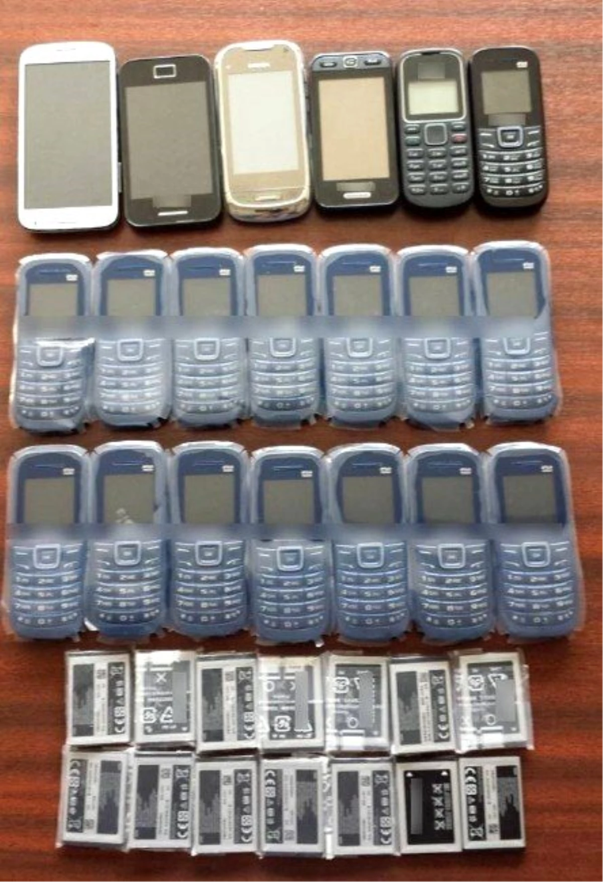 Amasya\'da 20 Kaçak Cep Telefonu Ele Geçirildi