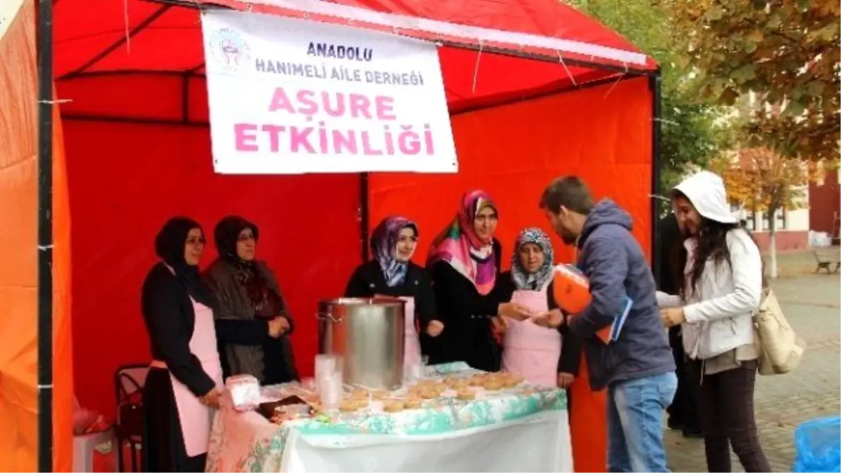 Anadolu Hanımeli Aile Derneği\'den Aşure İkramı