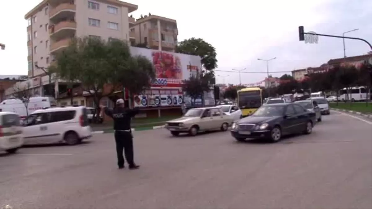 Bağımsız Aday, Bir Saat Boyunca Boş Meydanda Miting Yaptı