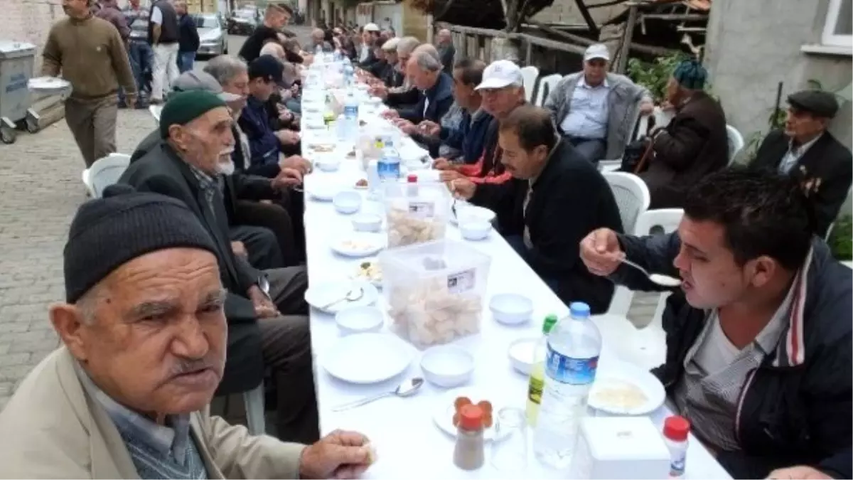 Burhaniye\'de Hazır Yemekçiler Düğüncülerin İşini Kolaylaştırdı