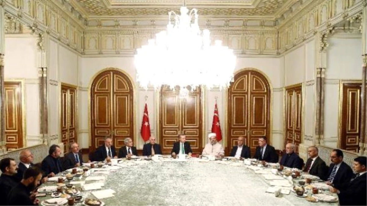 Cumhurbaşkanı Erdoğan, Alevi Kanaat Önderlerine "Muharrem Aşı" Verdi