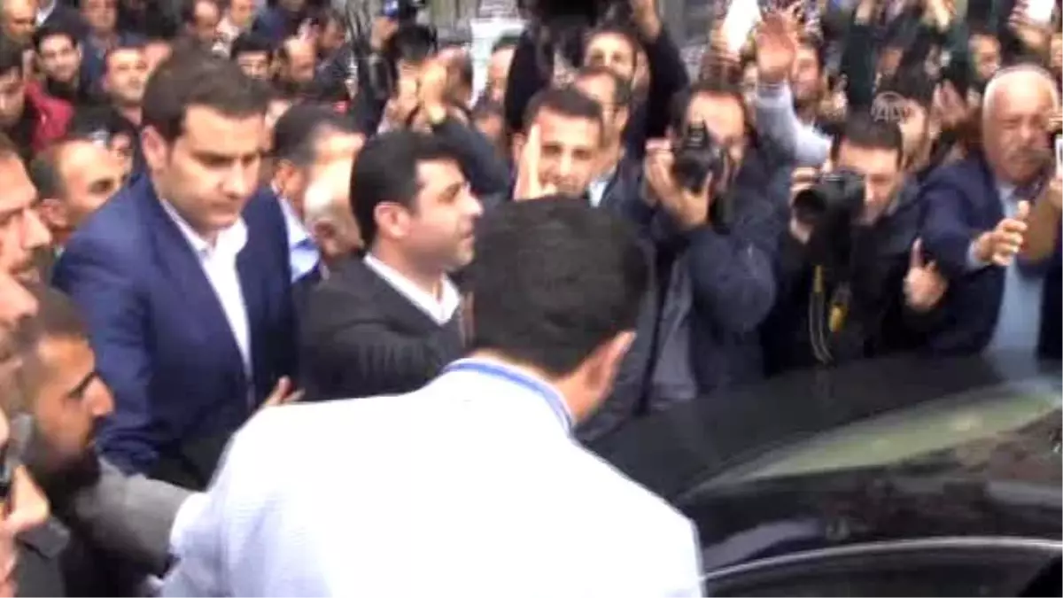 Demirtaş: "Bizi Düşman Olarak Görenler, Hak ve Hukukumuza Saygı Duymuyorlar"