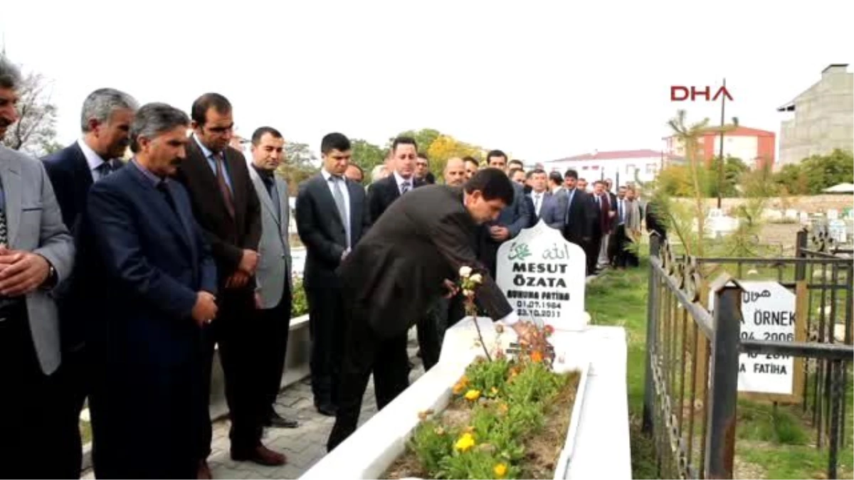 Erciş\'te Depremde Hayatını Kaybedenler Anıldı