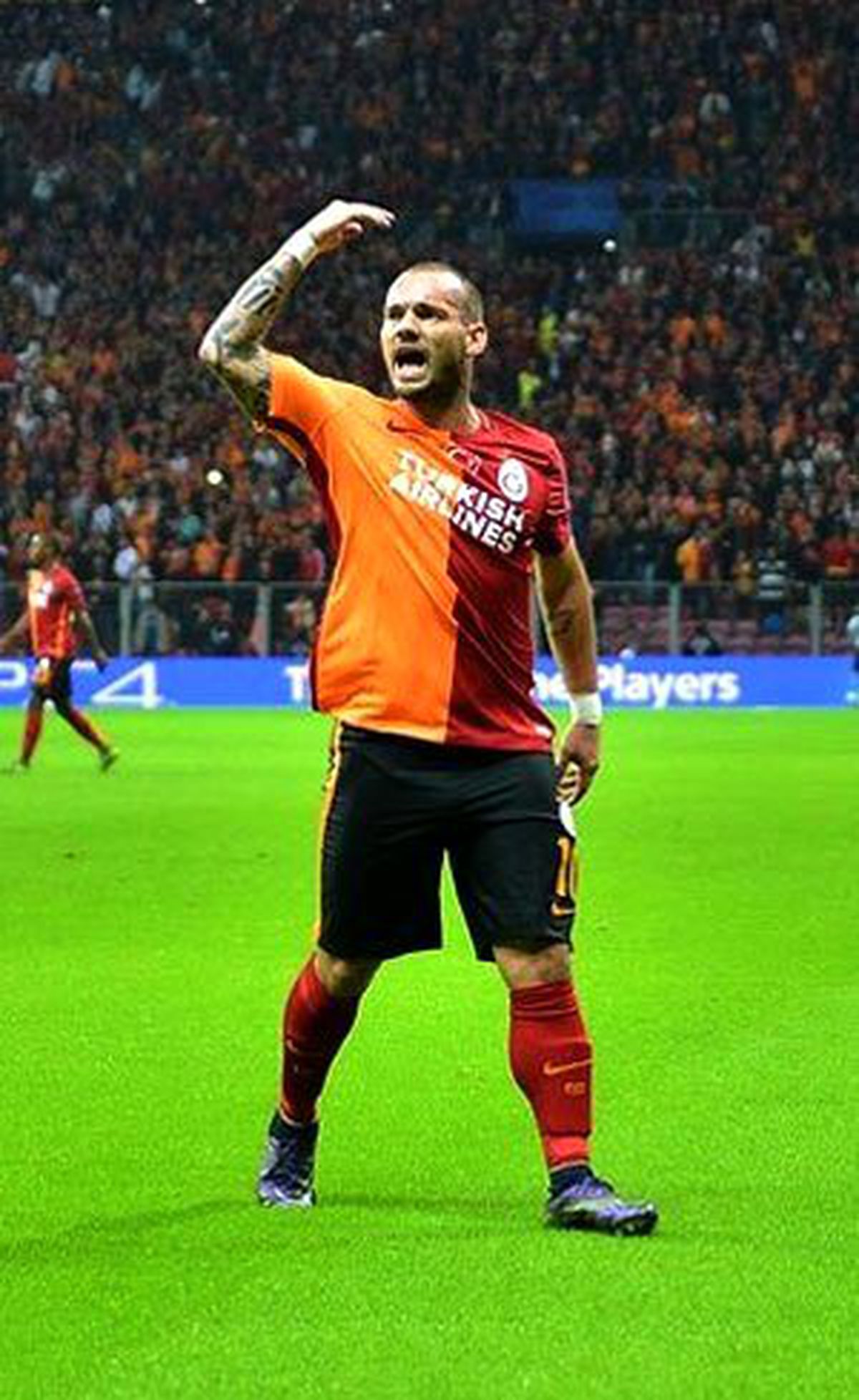 İngiliz Basını: Sneijder Gibi Stadı Yönetebilir misiniz?