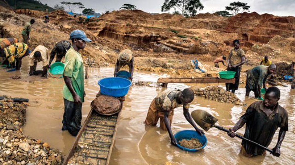 iPhone Samsung ve Diğer Markaların Şarjlı Pillerindeki İnsanlık Dramı