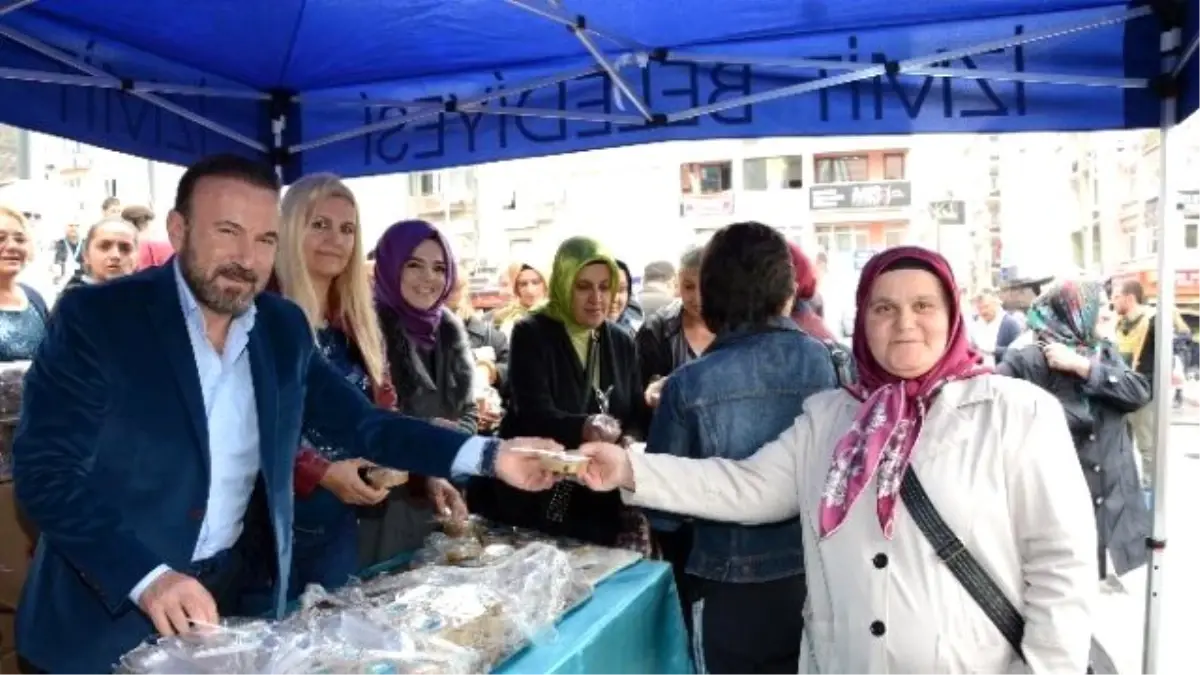 İzmit Belediyesi 5 Bin Aşure Dağıttı