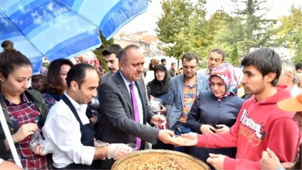 Kastamonu Belediyesi, Aşure Dağıttı