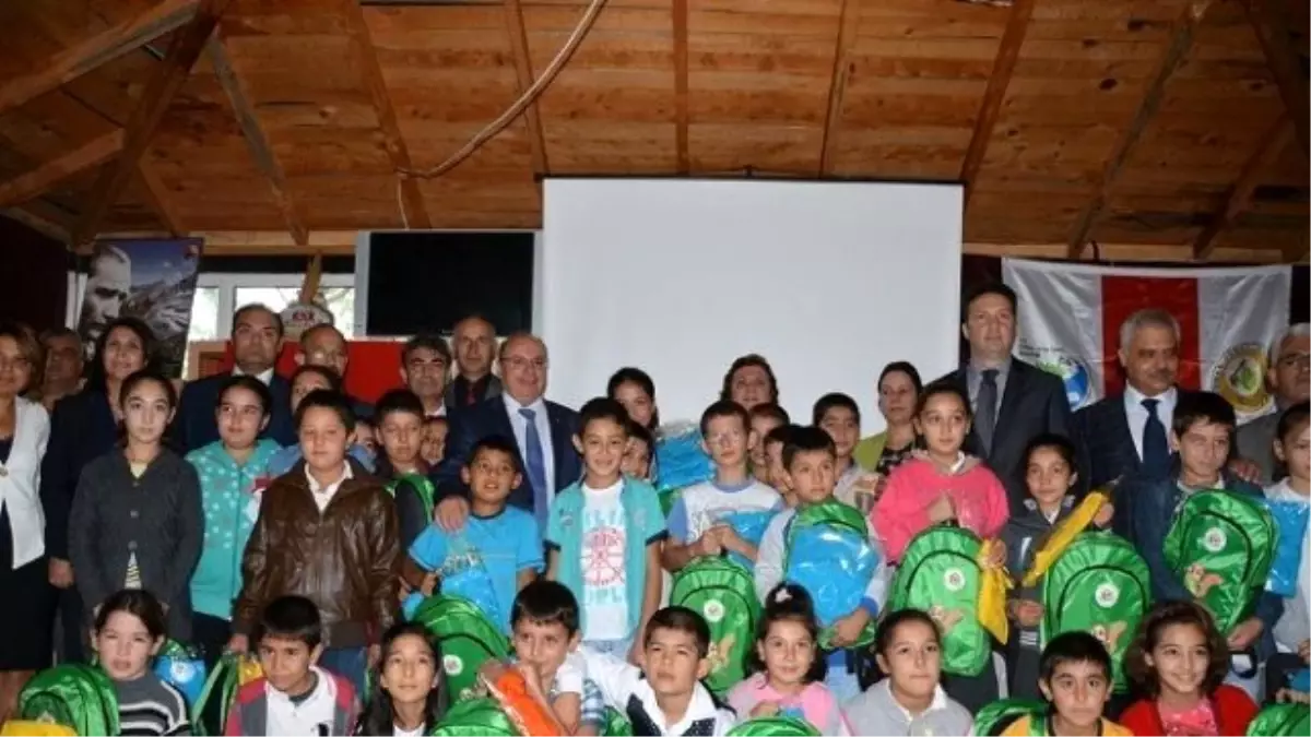 Muğla\'da Öğrencilere Eğitim Seti Dağıtıldı