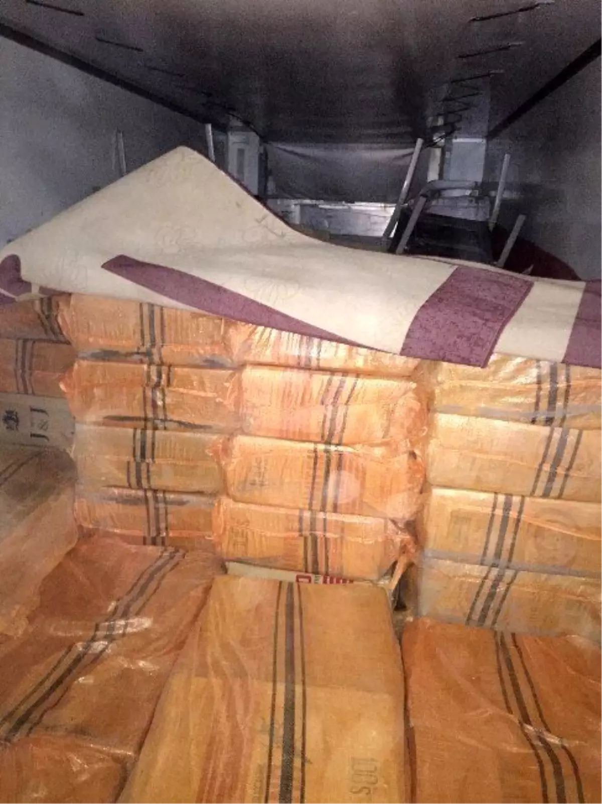 Nusaybin\'de 243 Bin 500 Paket Kaçak Sigara Ele Geçirildi