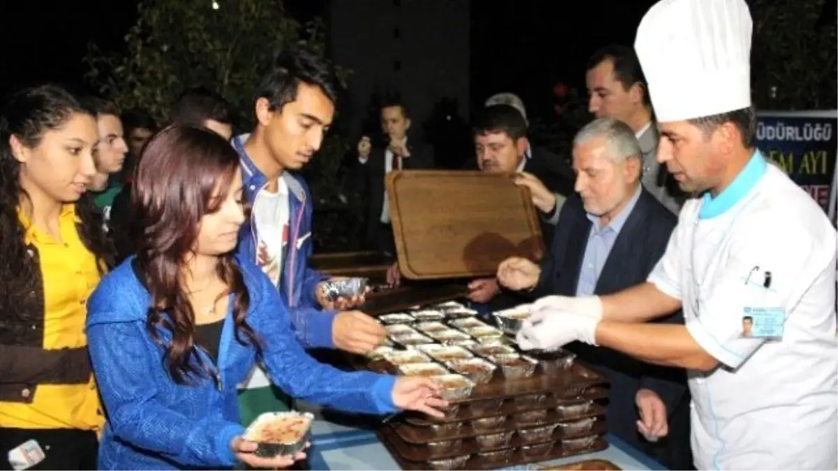 Öğrencilere Aşure İkramı