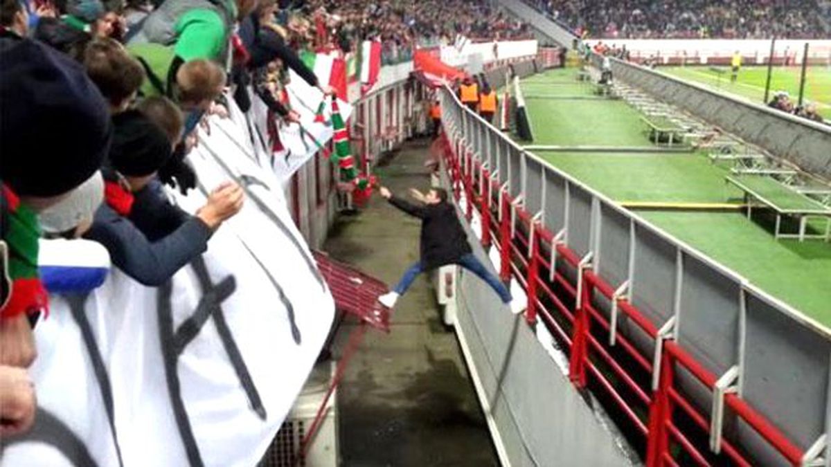 Polisten Kaçan Taraftar, Atkı Sayesinde Tribüne Sığındı