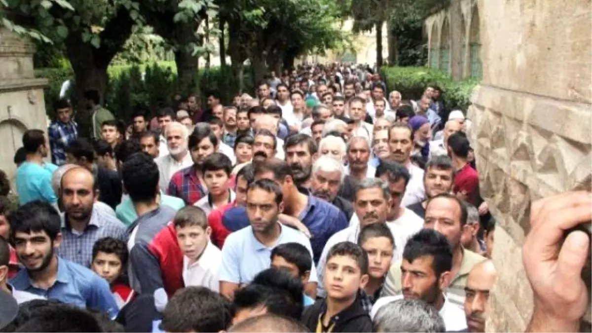 Şanlıurfa\'da 20 Bin Kişiye Aşure İkramı