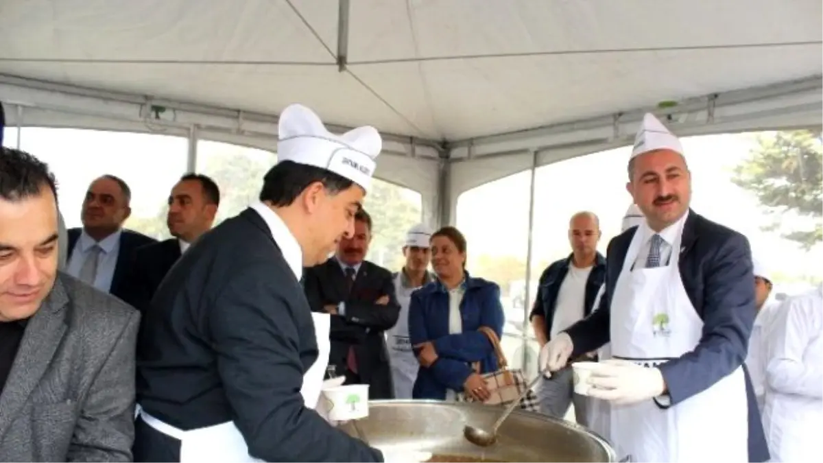 Şehitkamil Belediyesi Vatandaşlara Aşure İkram Etti