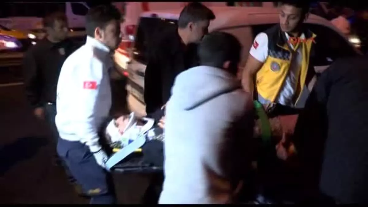 Servis Minibüsü Tıra Arkadan Çarptı, Çok Sayıda Yaralı Var