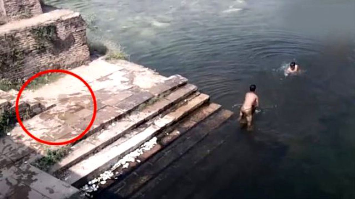 Tarihi Gölete 'Hayalet' mi Atladı!