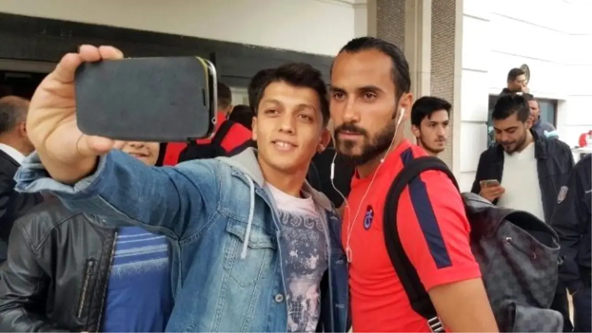 Trabzonspor\'u Sivas\'ta Tek Taraftar Karşıladı