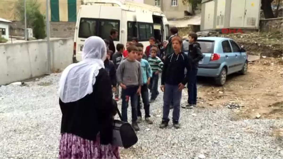 Van Pervari\'de 61 Öğrenci Hastanelik Oldu