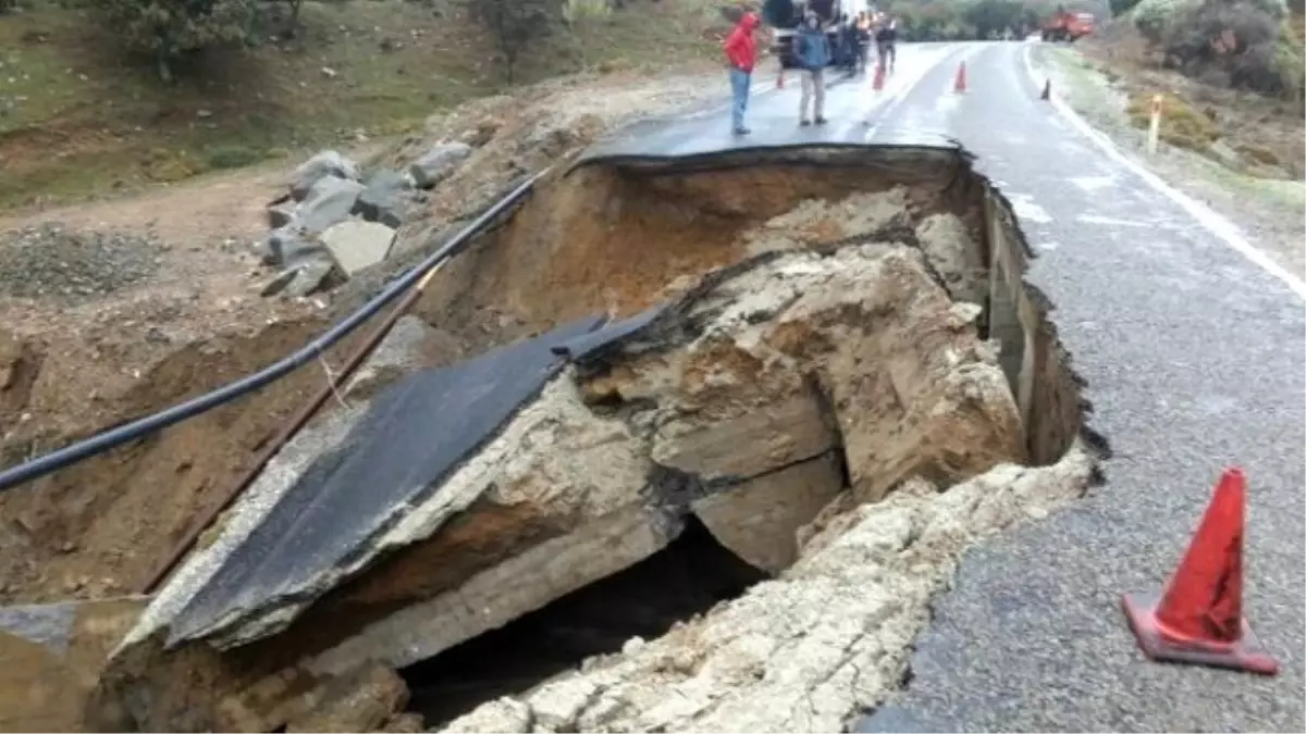 Yağmur Köprüyü Yıktı