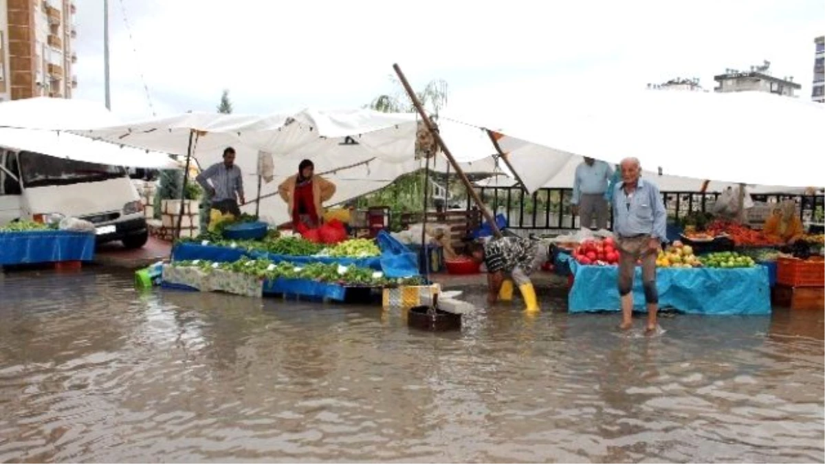 Yağmur Suları Pazarcıları Vurdu