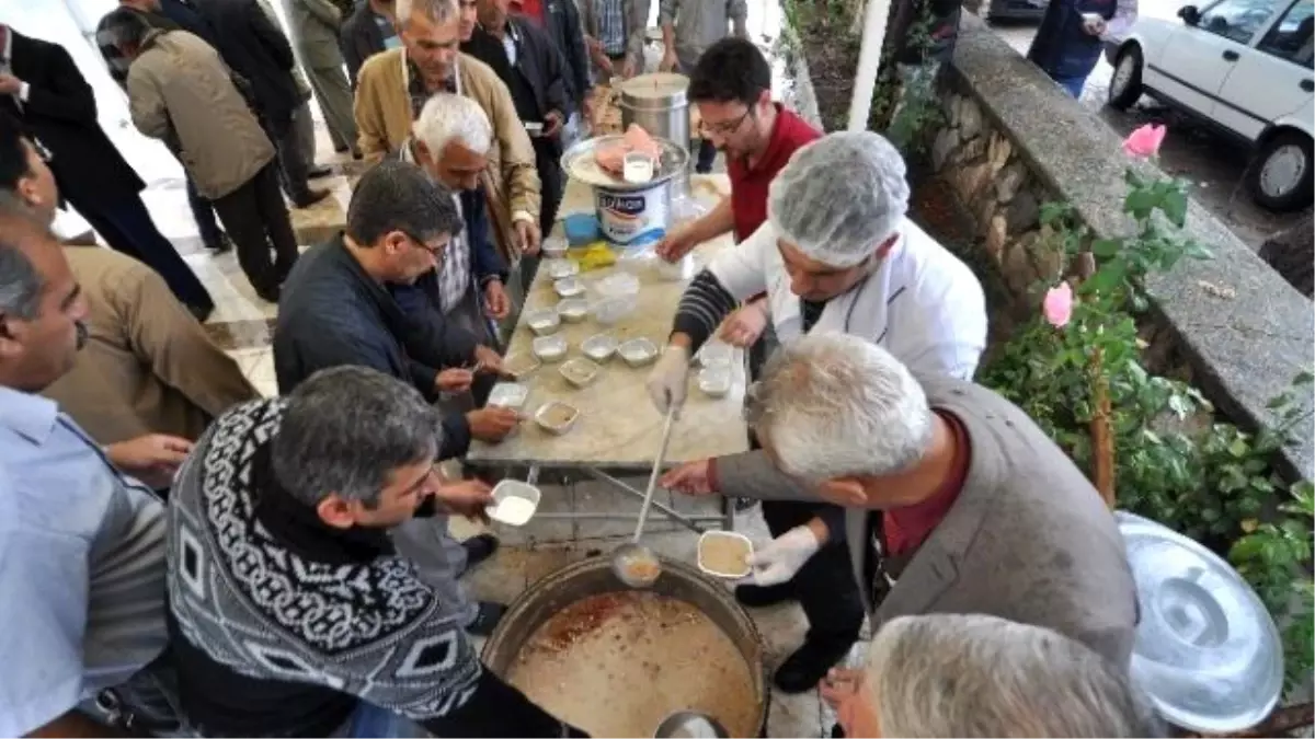 Yatağan\'da Camide Aşure İkramı