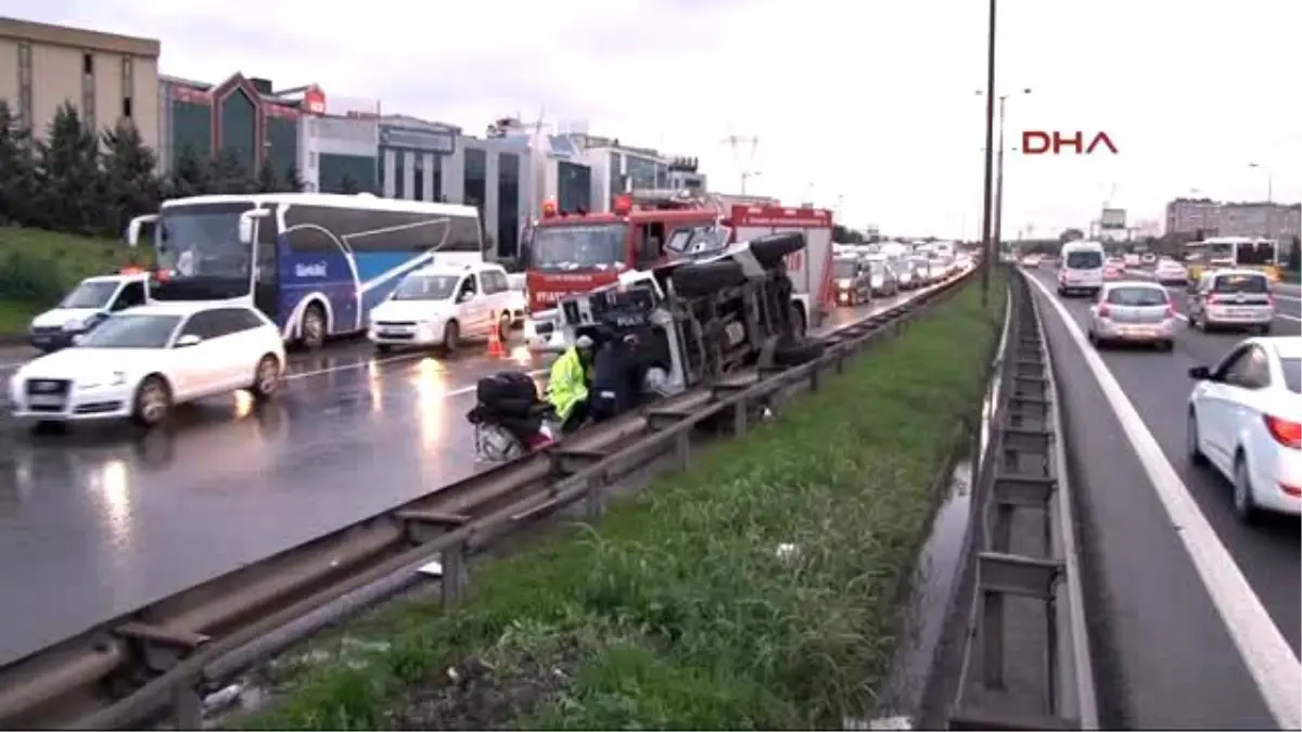 Zırhlı Polis Aracı Kaza Yaptı: 2 Yaralı