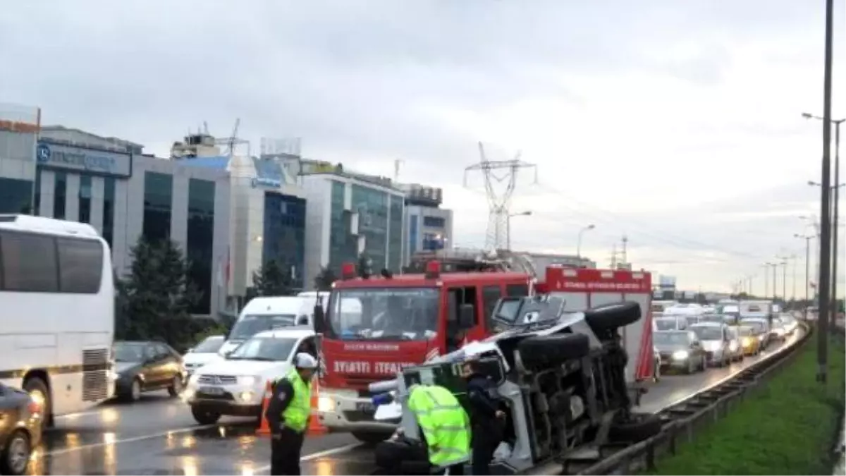 Zırhlı Polis Aracı Kaza Yaptı: 2 Yaralı