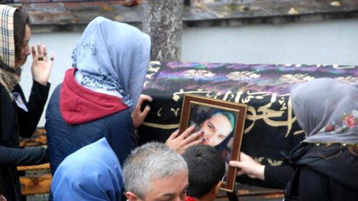 17 Yaşındaki İrem, Lösemiden Öldü