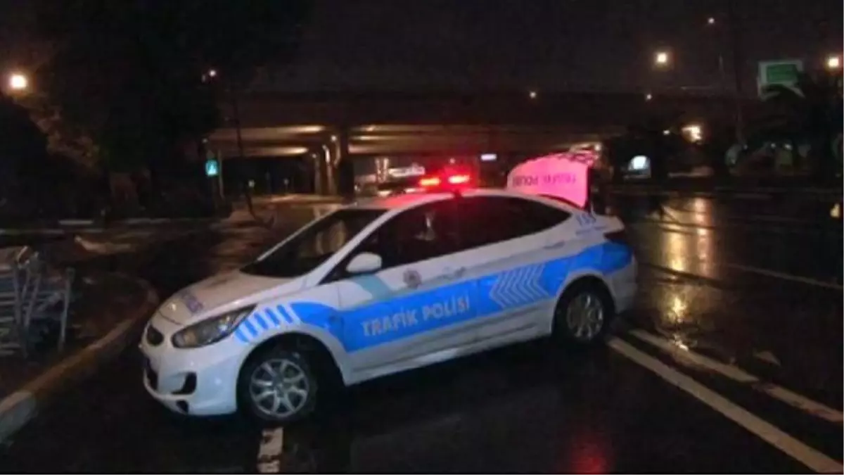 29 Ekim Provası Nedeniyle Yollar Trafiğe Kapatıldı