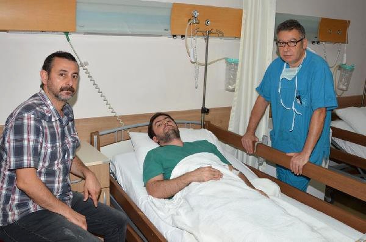 Adana\'da Hasta Yakınları, Doktorun Kaburgalarını Kırdı