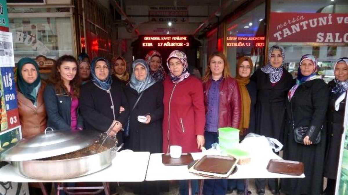 AK Parti\'li Kadınlardan Aşure İkramı