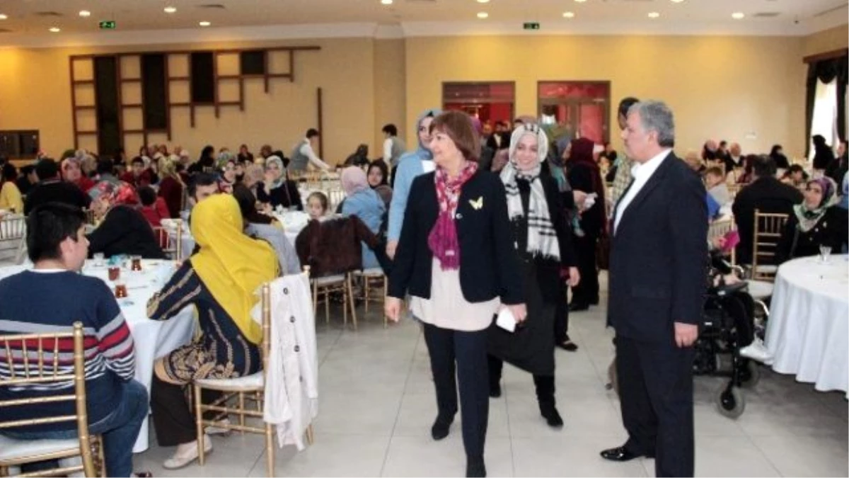 AK Parti Milletvekili Adayları, Üsküdar\'da Engelli Vatandaşlarla Buluştu