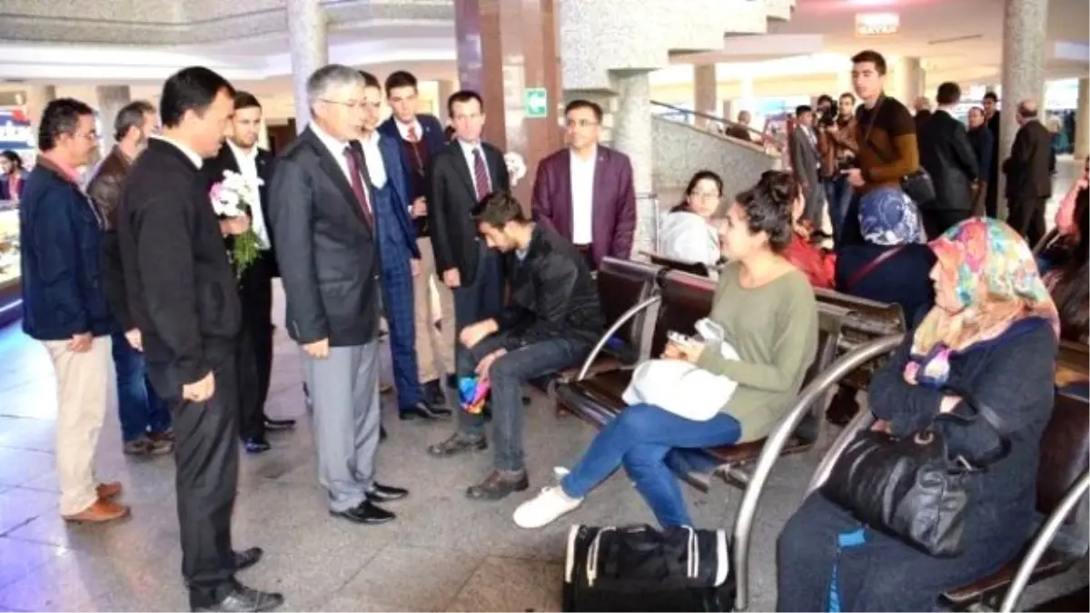 Ak Partili Adaylar Babaoğlu ve Ünal Selçuklu'da Vatandaş ve Esnafla Buluştu