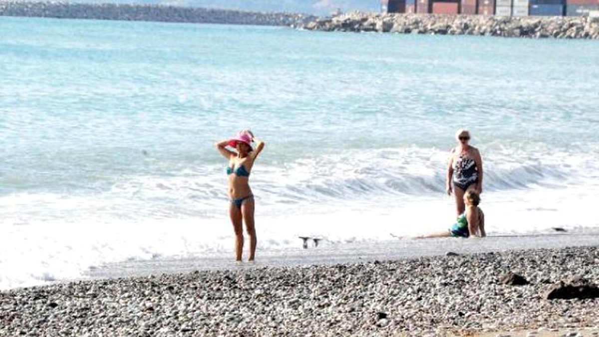 Antalya\'da Yağmur ve Fırtına Sonrası Deniz Keyfi