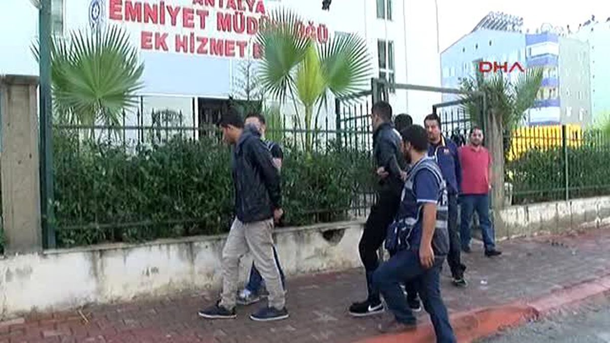 Dolandırıcılar Cami Bahçesinde Yakalandı