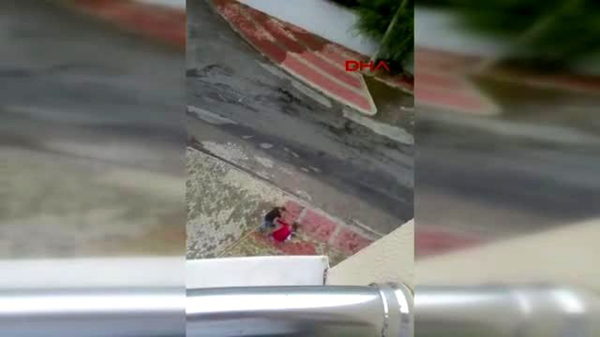 Antalya - Kucağında Bebek Taşıyan Kadına Sokak Ortasında Şiddet