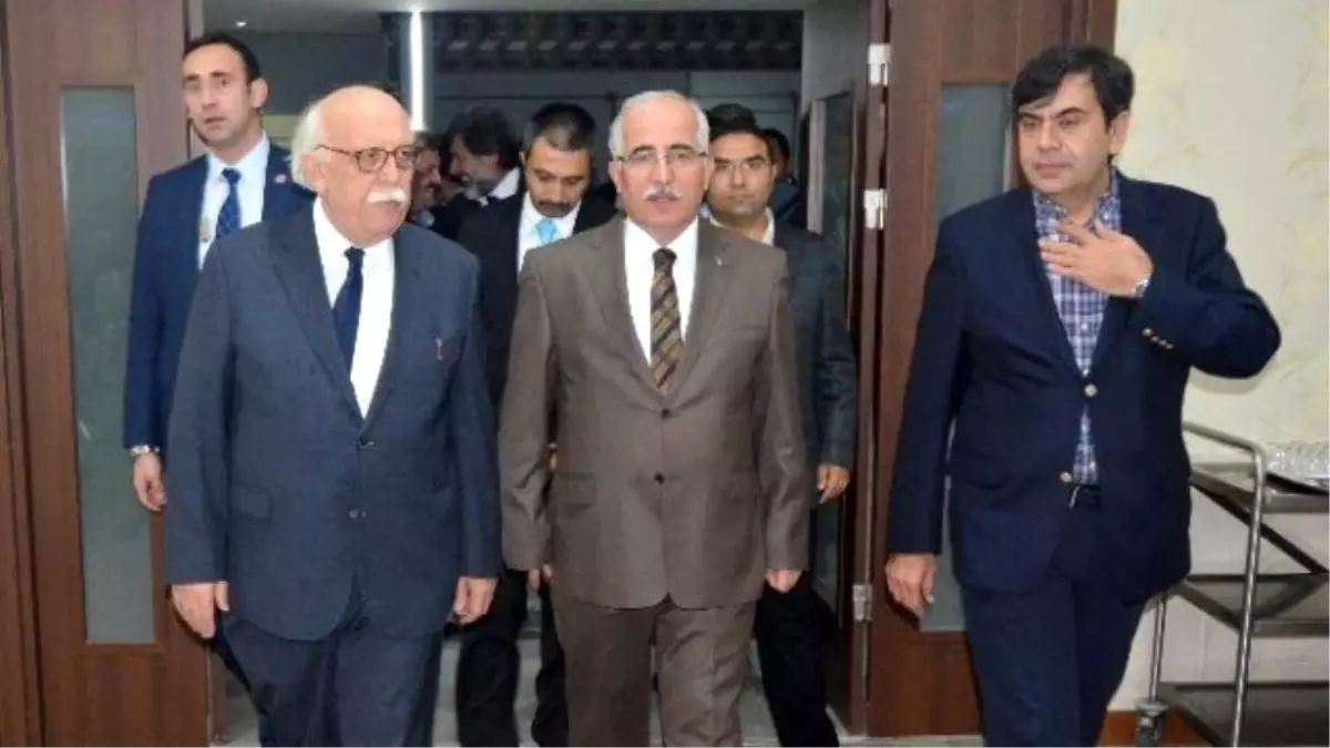 Bakan Avcı Cihannüma Derneği\'nin Toplantısına Katıldı