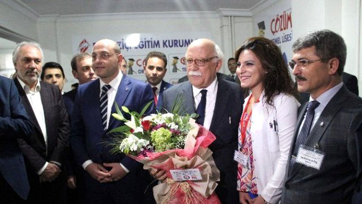 Bakan Avcı, Kütahya\'da Aşure Dağıttı, Esnafı Ziyaret Etti